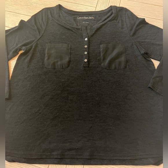 Calvin Klein basic black T with front pockets, button front. Size L - Picture 6 of 7